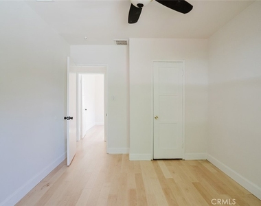 18328 Gresham Street - Photo Thumbnail 23