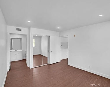 12601 Van Nuys - Photo Thumbnail 3