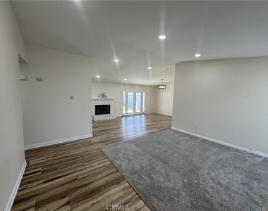 2892 Heller - Photo Thumbnail 3