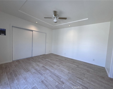 464 1/4 Camulos Street - Photo Thumbnail 2