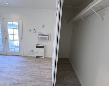 464 1/4 Camulos Street - Photo Thumbnail 4