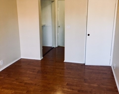 720 W 4th St - Photo Thumbnail 7