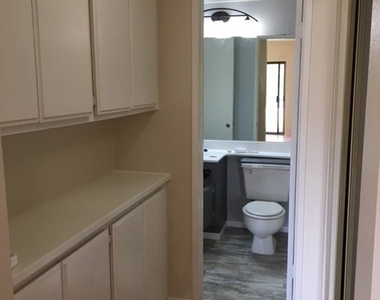 720 W 4th St - Photo Thumbnail 20