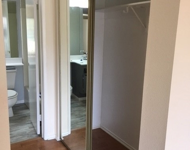 720 W 4th St - Photo Thumbnail 19