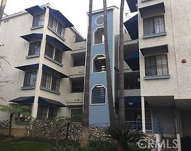 720 W 4th St - Photo Thumbnail 38