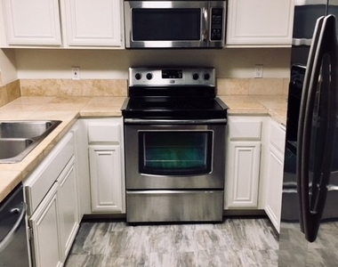 720 W 4th St - Photo Thumbnail 14