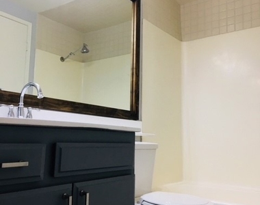 720 W 4th St - Photo Thumbnail 26