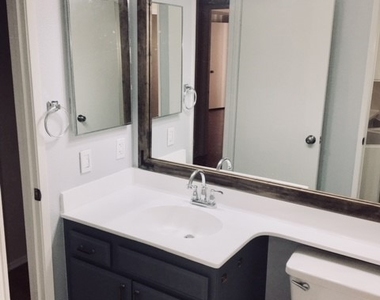 720 W 4th St - Photo Thumbnail 27