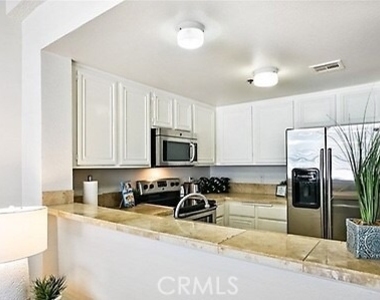 720 W 4th St - Photo Thumbnail 2