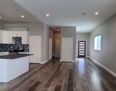 866 E 46th - Photo Thumbnail 1