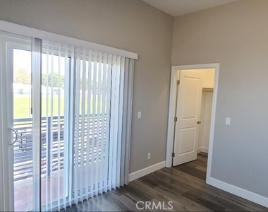 866 E 46th - Photo Thumbnail 14