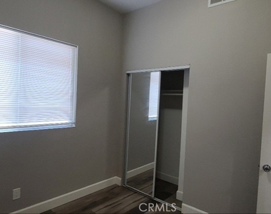 866 E 46th - Photo Thumbnail 8