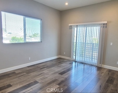 866 E 46th - Photo Thumbnail 15
