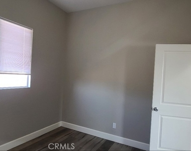 866 E 46th - Photo Thumbnail 11