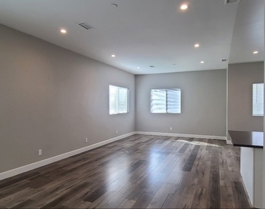 866 E 46th - Photo Thumbnail 21