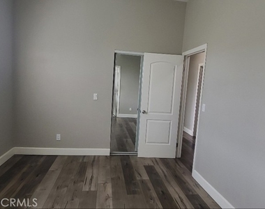 866 E 46th - Photo Thumbnail 10