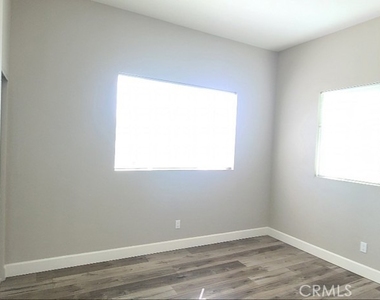 866 E 46th - Photo Thumbnail 12