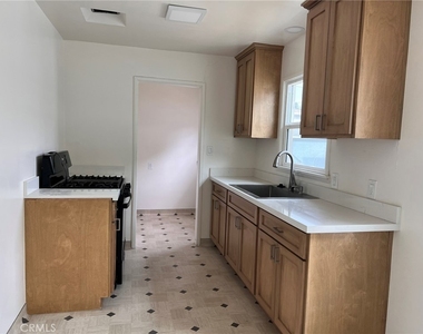12725 La Cuarta Street - Photo Thumbnail 6