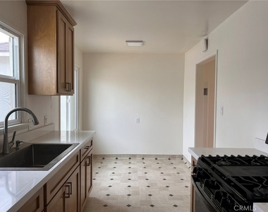 12725 La Cuarta Street - Photo Thumbnail 9