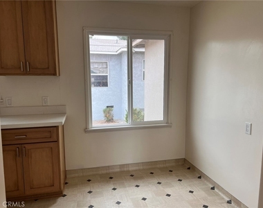 12725 La Cuarta Street - Photo Thumbnail 5