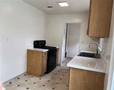 12725 La Cuarta Street - Photo Thumbnail 7