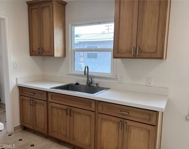 12725 La Cuarta Street - Photo Thumbnail 8
