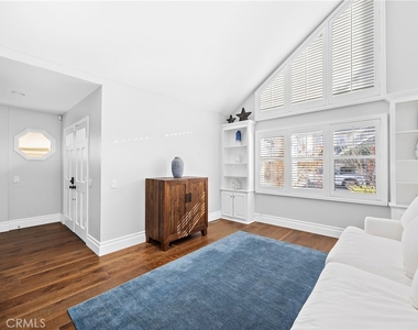 2463 Irvine - Photo Thumbnail 3