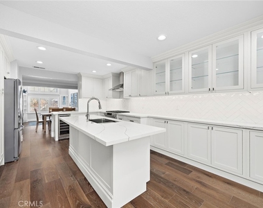 2463 Irvine - Photo Thumbnail 6
