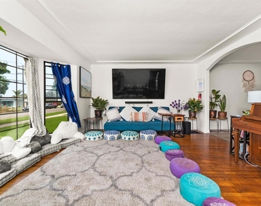 729 Second Avenue - Photo Thumbnail 24