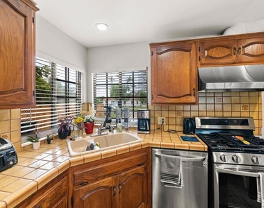 729 Second Avenue - Photo Thumbnail 31