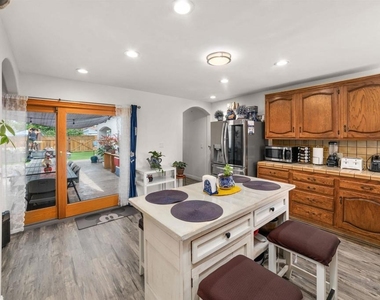 729 Second Avenue - Photo Thumbnail 29