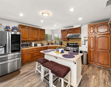 729 Second Avenue - Photo Thumbnail 28