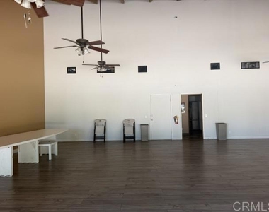 1817 E Grand Avenue - Photo Thumbnail 8