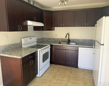 1817 E Grand Avenue - Photo Thumbnail 3