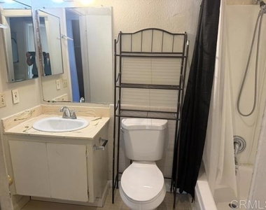 1817 E Grand Avenue - Photo Thumbnail 5