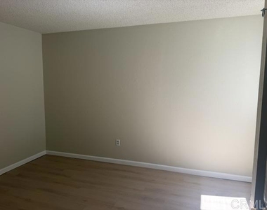 1817 E Grand Avenue - Photo Thumbnail 6