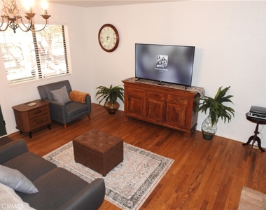 5041 Pine Ridge Avenue - Photo Thumbnail 7