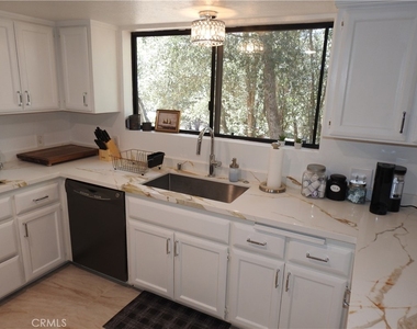 5041 Pine Ridge Avenue - Photo Thumbnail 12