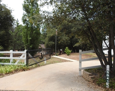 5041 Pine Ridge Avenue - Photo Thumbnail 37