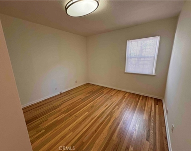 1827 Oakwood Avenue - Photo Thumbnail 19
