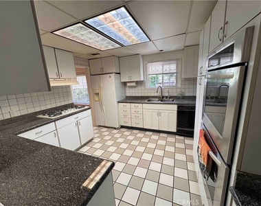 1827 Oakwood Avenue - Photo Thumbnail 12