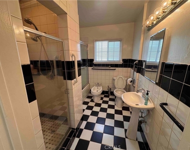 1827 Oakwood Avenue - Photo Thumbnail 18