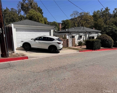 1827 Oakwood Avenue - Photo Thumbnail 28
