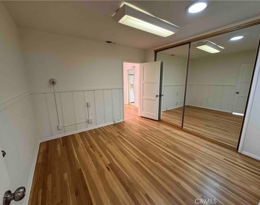 1827 Oakwood Avenue - Photo Thumbnail 21