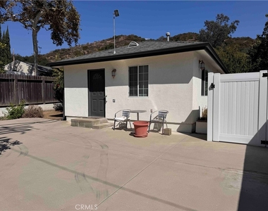 1827 Oakwood Avenue - Photo Thumbnail 30