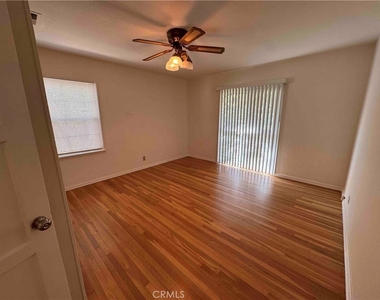 1827 Oakwood Avenue - Photo Thumbnail 16