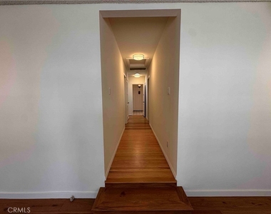 1827 Oakwood Avenue - Photo Thumbnail 23