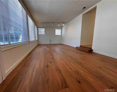 1827 Oakwood Avenue - Photo Thumbnail 24