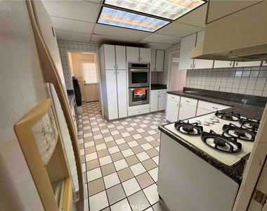 1827 Oakwood Avenue - Photo Thumbnail 10