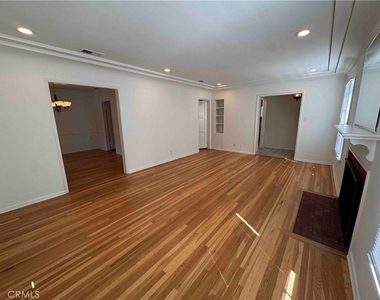 1827 Oakwood Avenue - Photo Thumbnail 7